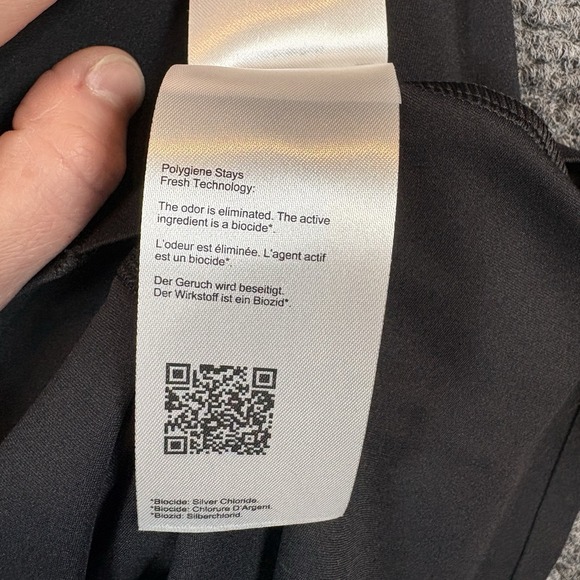 On Cloud Run Studio Dress Size M Black NWT - Picture 12 of 16